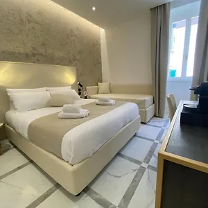 https://suite-croce.it-romehotels.com